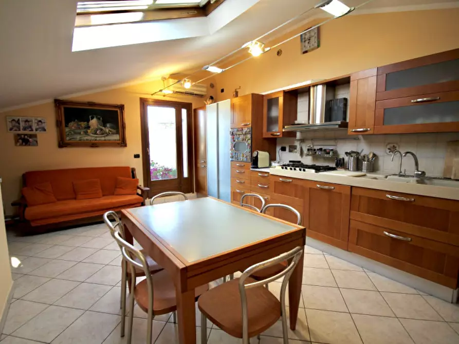 Immagine 11 di Appartamento in vendita  in Via Giacomo Matteotti a Agliana