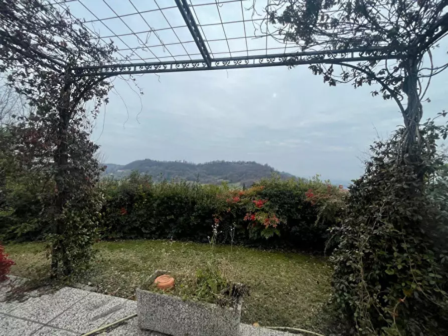 Immagine 1 di Villetta a schiera in vendita  in MONTEVIALE VIA CHIESA a Vicenza