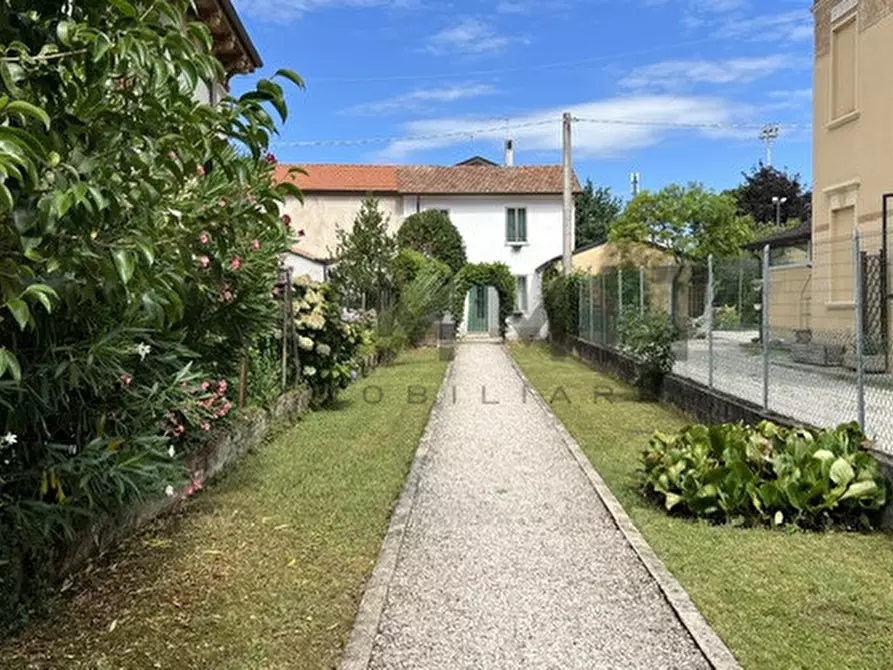 Immagine 1 di Villetta a schiera in vendita  a Thiene