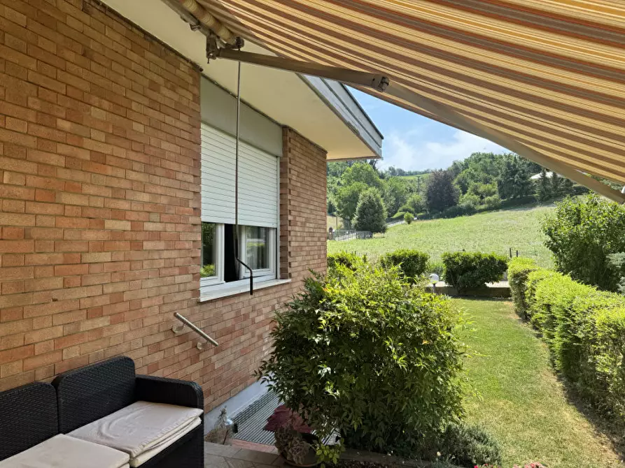 Immagine 5 di Villa in vendita  in Strada Castelgherlone 30 a Alba