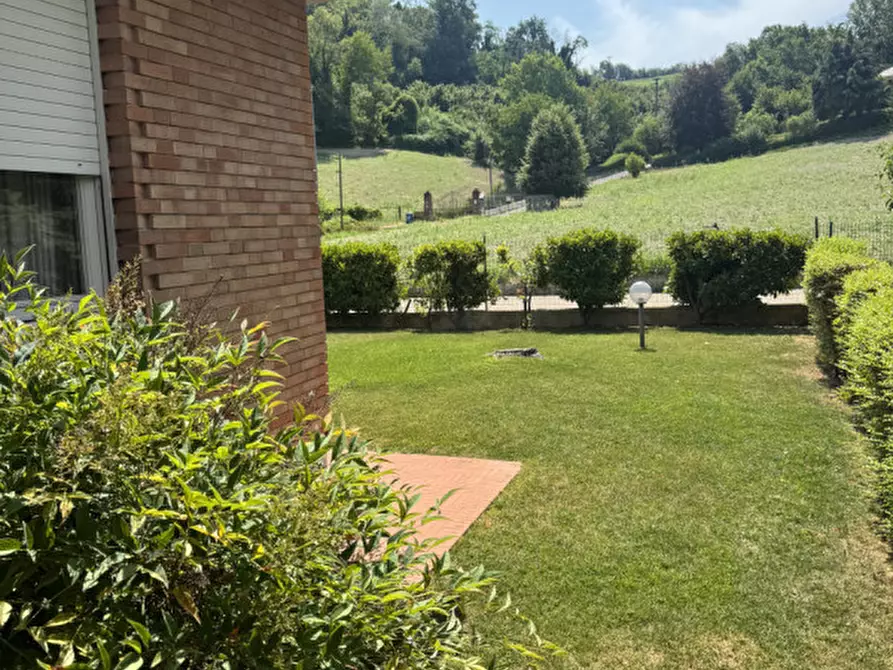 Immagine 6 di Villa in vendita  in Strada Castelgherlone 30 a Alba