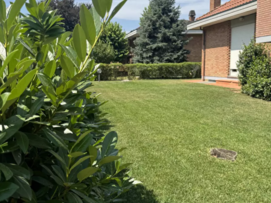 Immagine 7 di Villa in vendita  in Strada Castelgherlone 30 a Alba