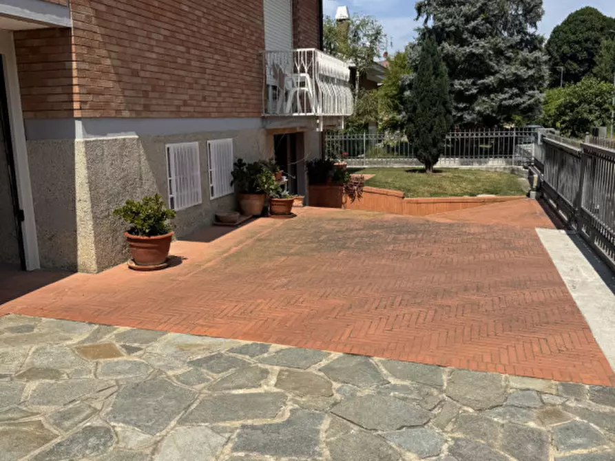 Immagine 8 di Villa in vendita  in Strada Castelgherlone 30 a Alba