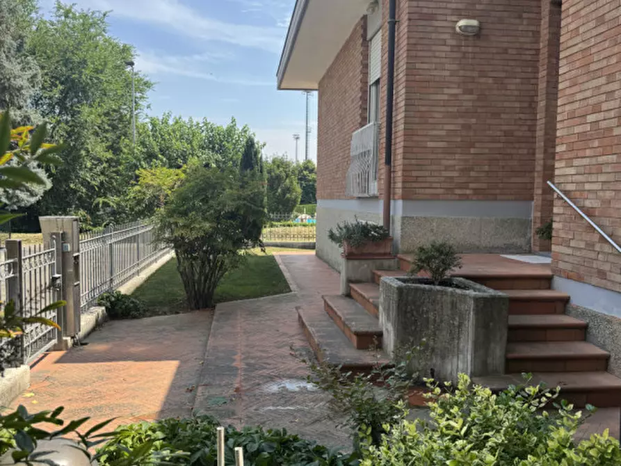 Immagine 11 di Villa in vendita  in Strada Castelgherlone 30 a Alba