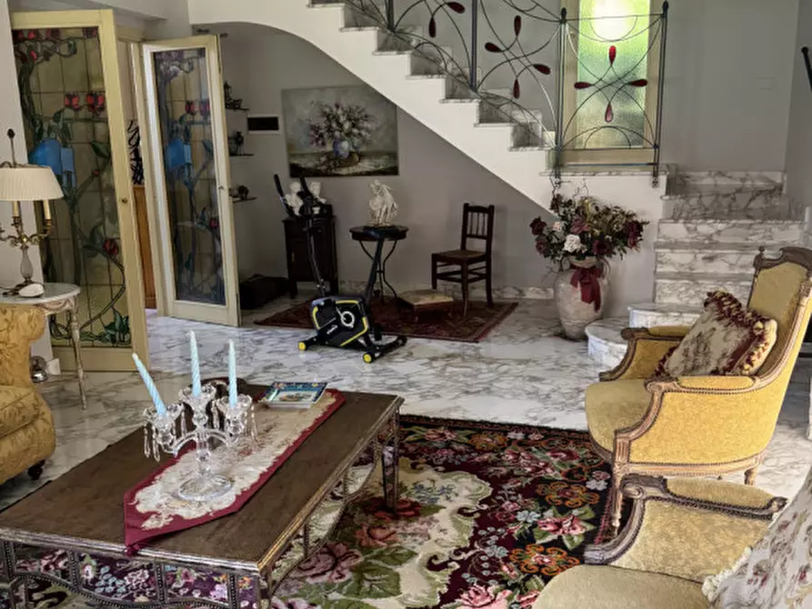 Immagine 14 di Villa in vendita  in Strada Castelgherlone 30 a Alba