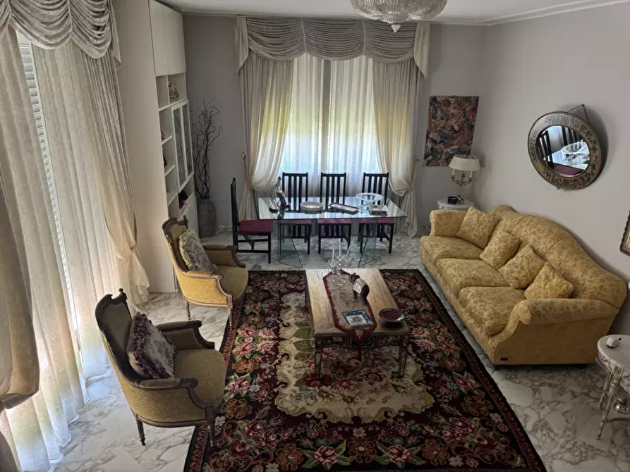 Immagine 18 di Villa in vendita  in Strada Castelgherlone 30 a Alba
