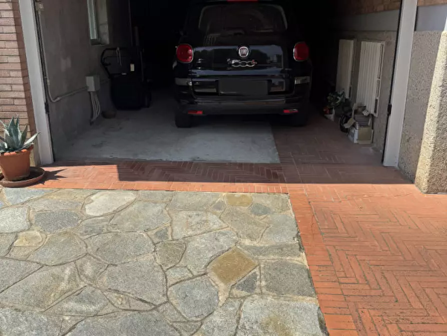 Immagine 38 di Villa in vendita  in Strada Castelgherlone 30 a Alba