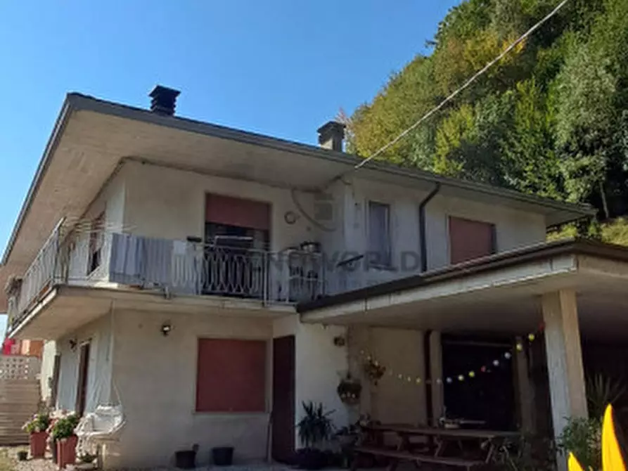 Immagine 1 di Casa bifamiliare in vendita  in contrada Laita a Valli Del Pasubio