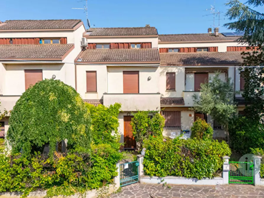 Immagine 38 di Villetta a schiera in vendita  in VIA BARTOLOMEO AVANZINI n. 16/18 a Carpi