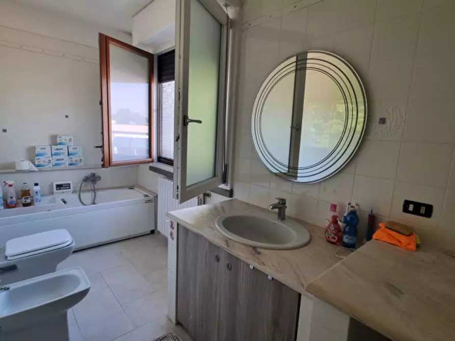 Immagine 9 di Appartamento in vendita  in Via Fernando Manzotti a Correggio