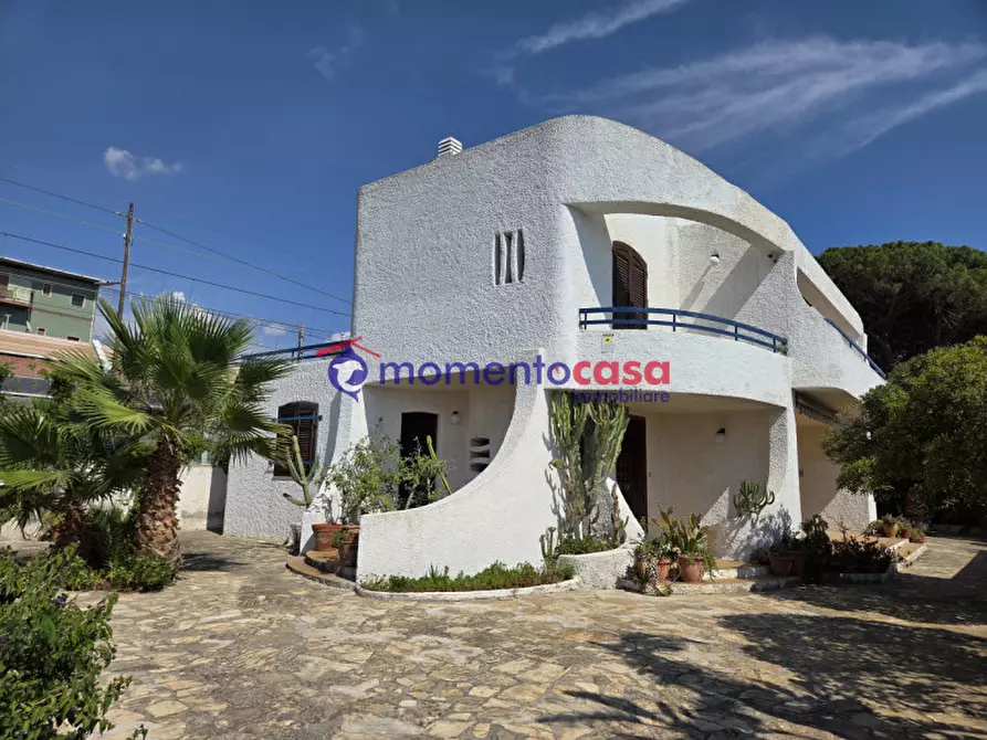 Immagine 1 di Villa in vendita  in Strada Statale Jonica, 585 a Reggio Di Calabria