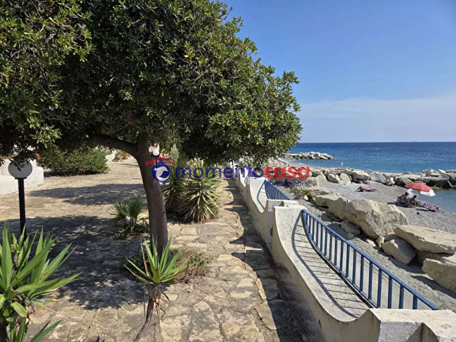 Immagine 2 di Villa in vendita  in Strada Statale Jonica, 585 a Reggio Di Calabria