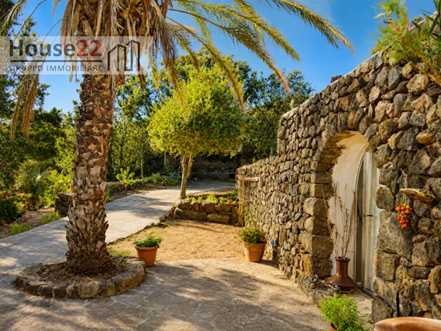 Immagine 1 di Rustico / casale in vendita  a Pantelleria