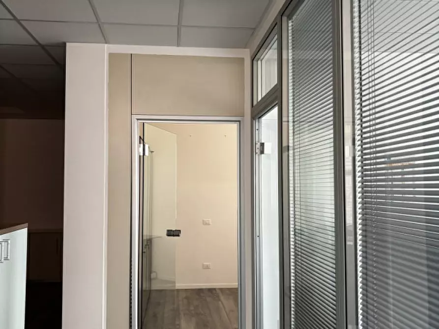 Immagine 8 di Ufficio in affitto  in Viale della navigazione interna a Padova