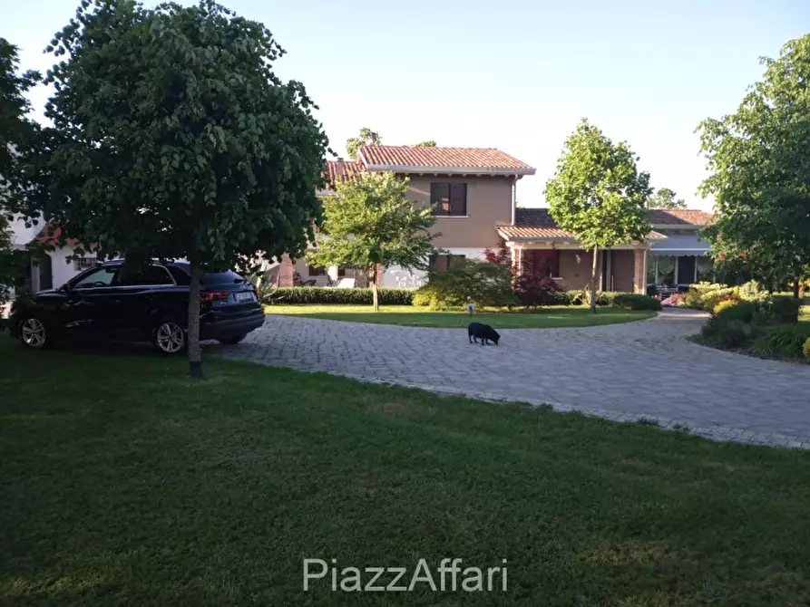 Immagine 1 di Villa in vendita  in Via Frapiero a Correzzola