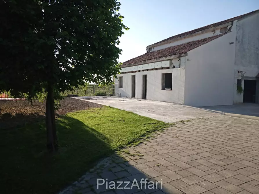 Immagine 21 di Villa in vendita  in Via Frapiero a Correzzola