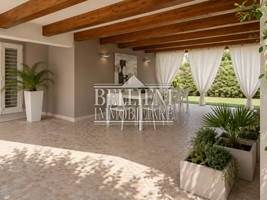 Immagine 1 di Villa in vendita  in via brenta a Monticello Conte Otto