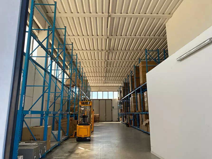 Immagine 1 di Capannone industriale in affitto  in Via Dante Alighieri a Pontelongo