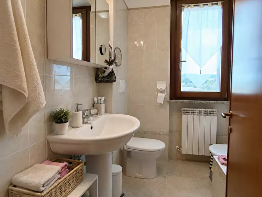 Immagine 4 di Appartamento in vendita  a Tuoro Sul Trasimeno