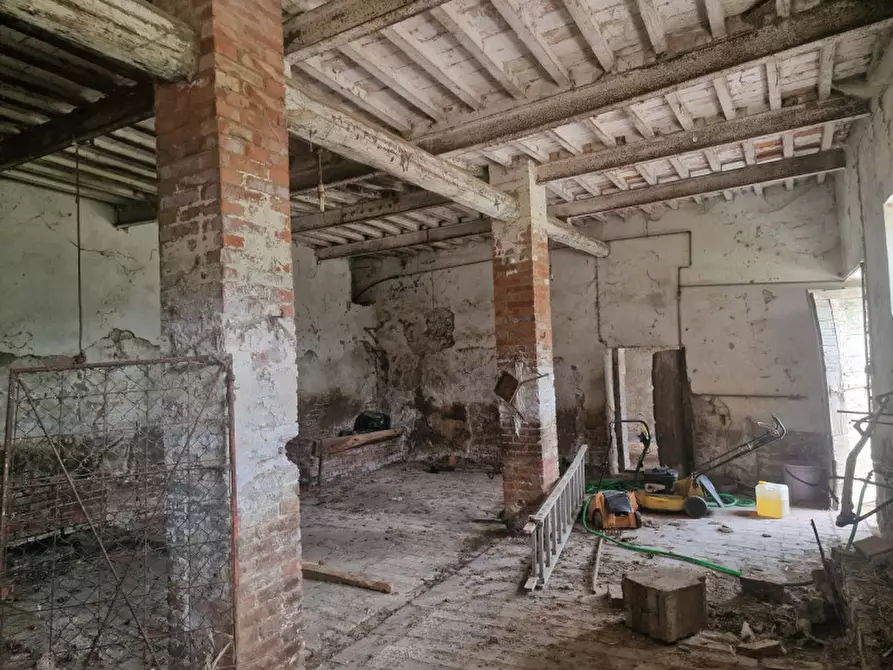 Immagine 42 di Rustico / casale in vendita  a Lucignano