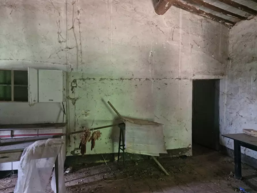 Immagine 71 di Rustico / casale in vendita  a Lucignano