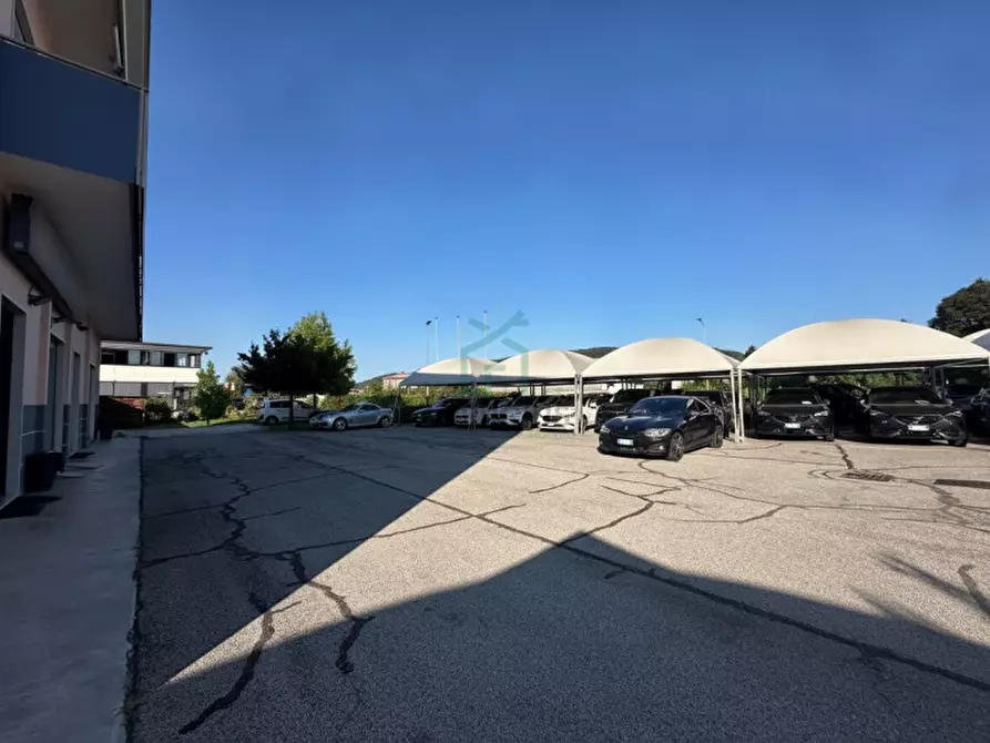 Immagine 1 di Negozio in affitto  in Viale Milano a Montecchio Maggiore