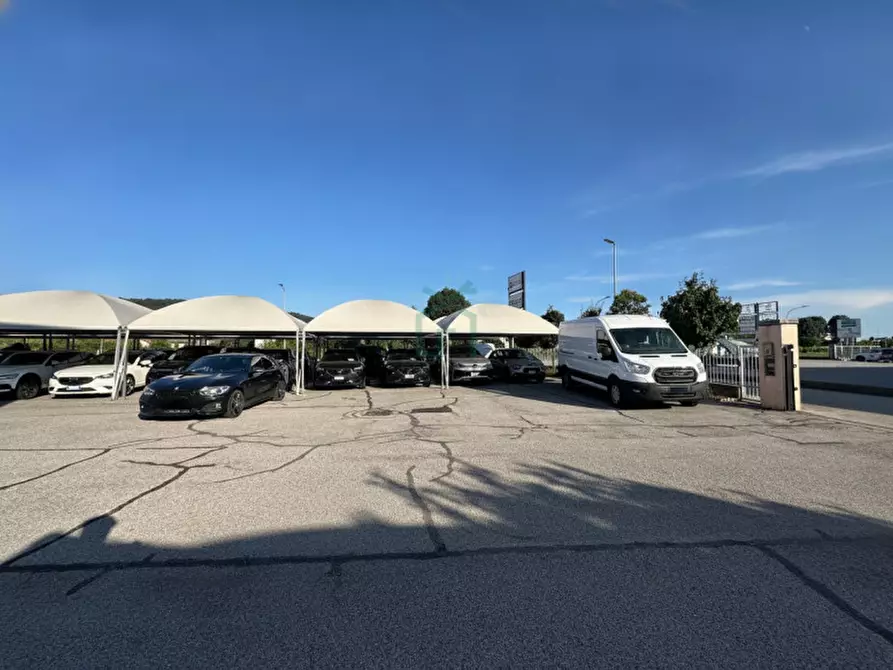 Immagine 2 di Negozio in affitto  in Viale Milano a Montecchio Maggiore