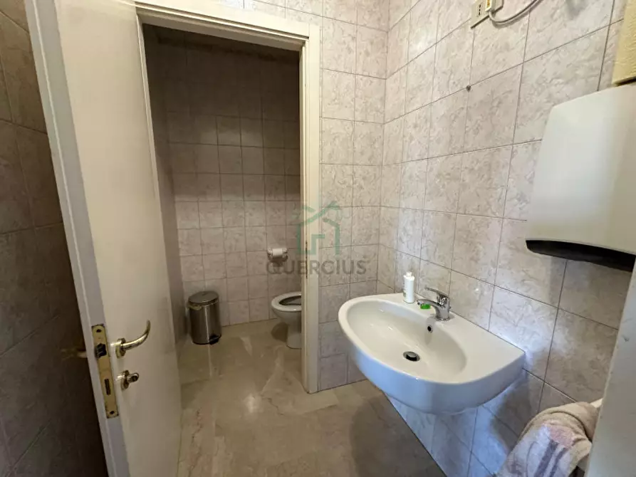 Immagine 7 di Negozio in affitto  in Viale Milano a Montecchio Maggiore