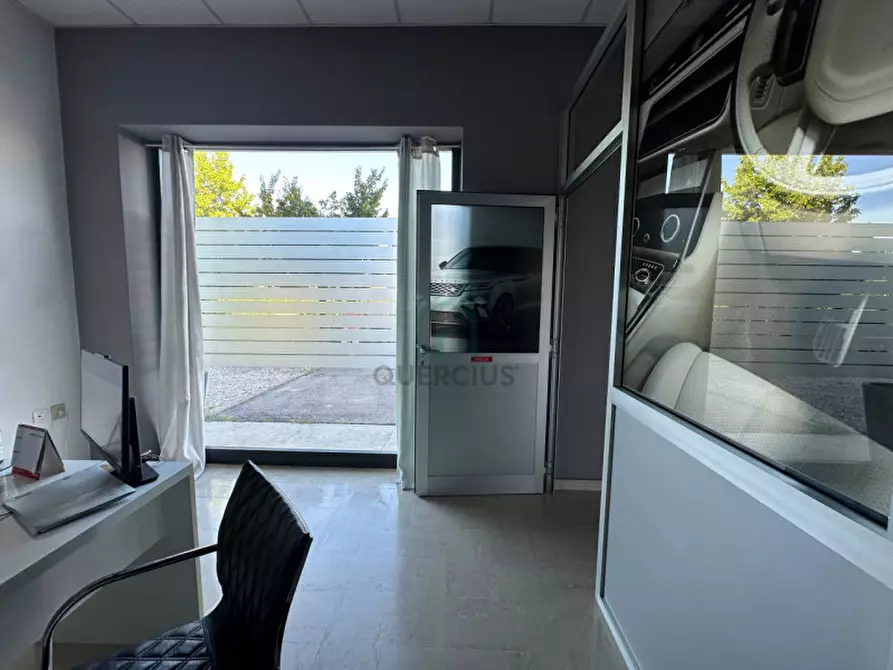 Immagine 9 di Negozio in affitto  in Viale Milano a Montecchio Maggiore