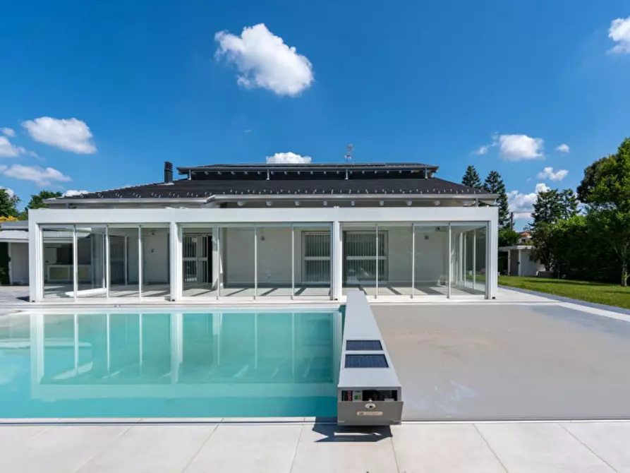 Immagine 1 di Villa in vendita  in Via Trento 57 a Cassano Magnago