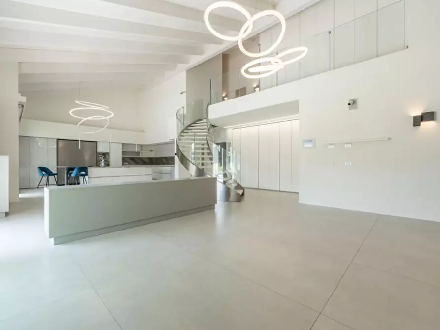Immagine 2 di Villa in vendita  in Via Trento 57 a Cassano Magnago