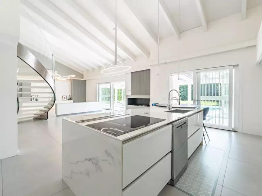 Immagine 5 di Villa in vendita  in Via Trento 57 a Cassano Magnago