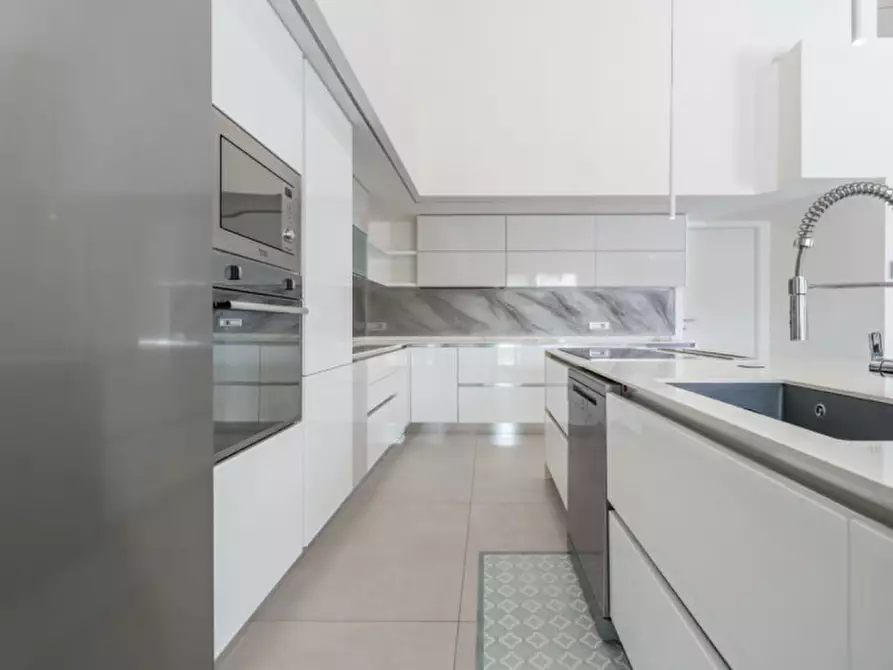 Immagine 7 di Villa in vendita  in Via Trento 57 a Cassano Magnago