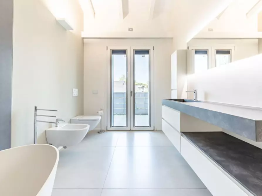 Immagine 21 di Villa in vendita  in Via Trento 57 a Cassano Magnago