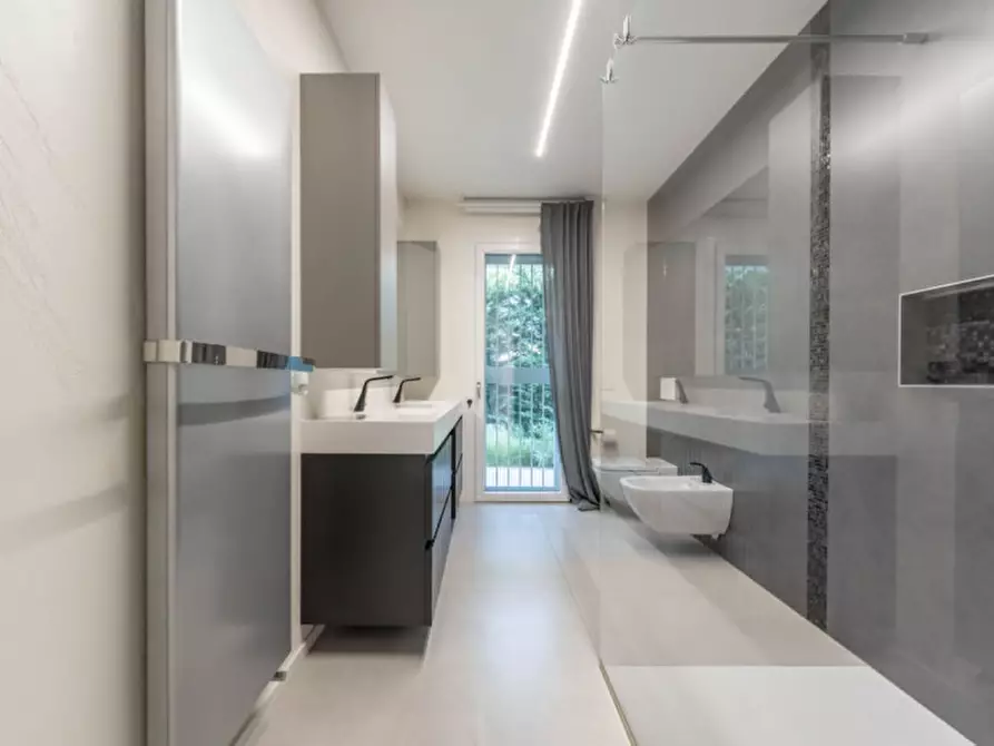 Immagine 25 di Villa in vendita  in Via Trento 57 a Cassano Magnago