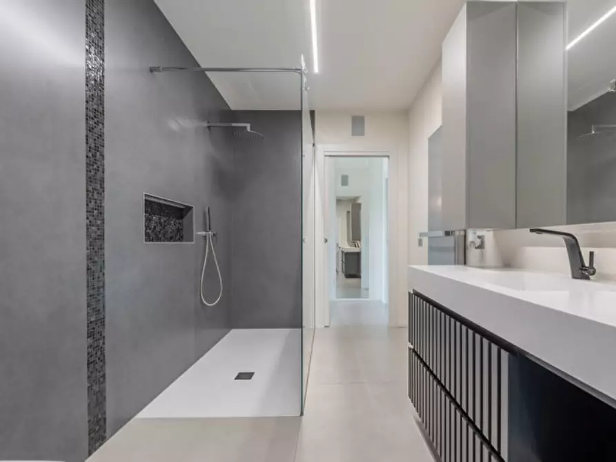 Immagine 26 di Villa in vendita  in Via Trento 57 a Cassano Magnago