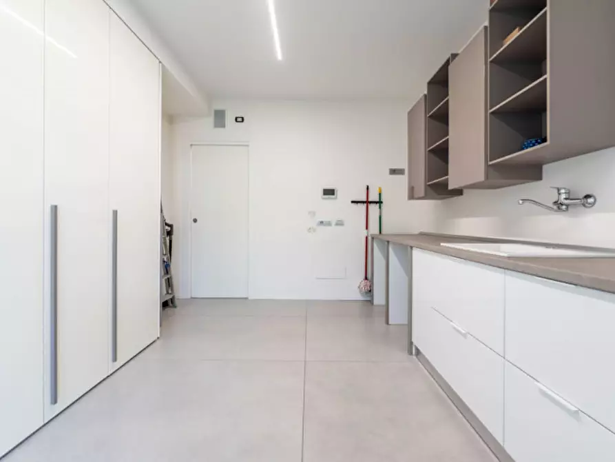 Immagine 36 di Villa in vendita  in Via Trento 57 a Cassano Magnago