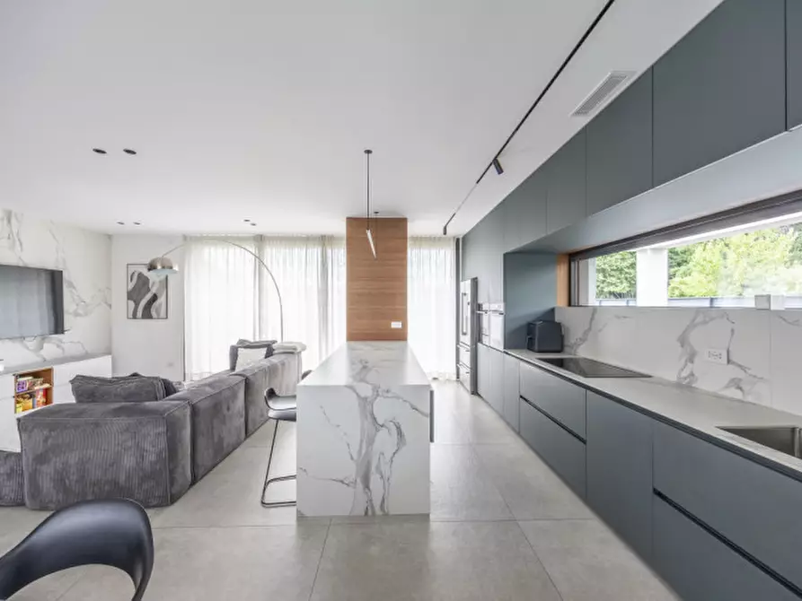 Immagine 8 di Villa in vendita  in Via Monte Bianco a Montebelluna