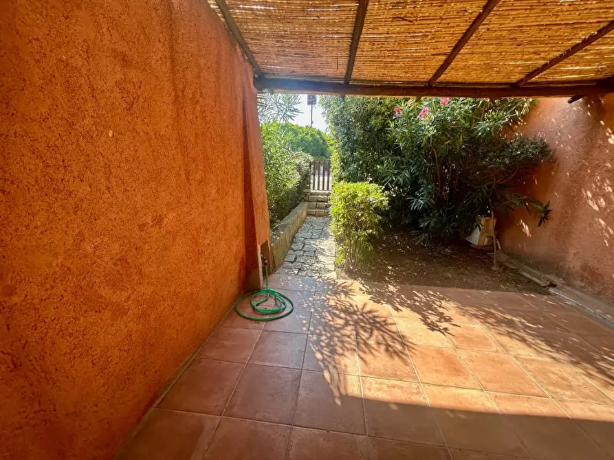 Immagine 9 di Appartamento in vendita  a Arzachena