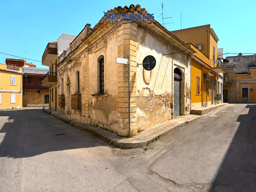 Immagine 3 di Casa indipendente in vendita  in Via G. Gozzo a Avola