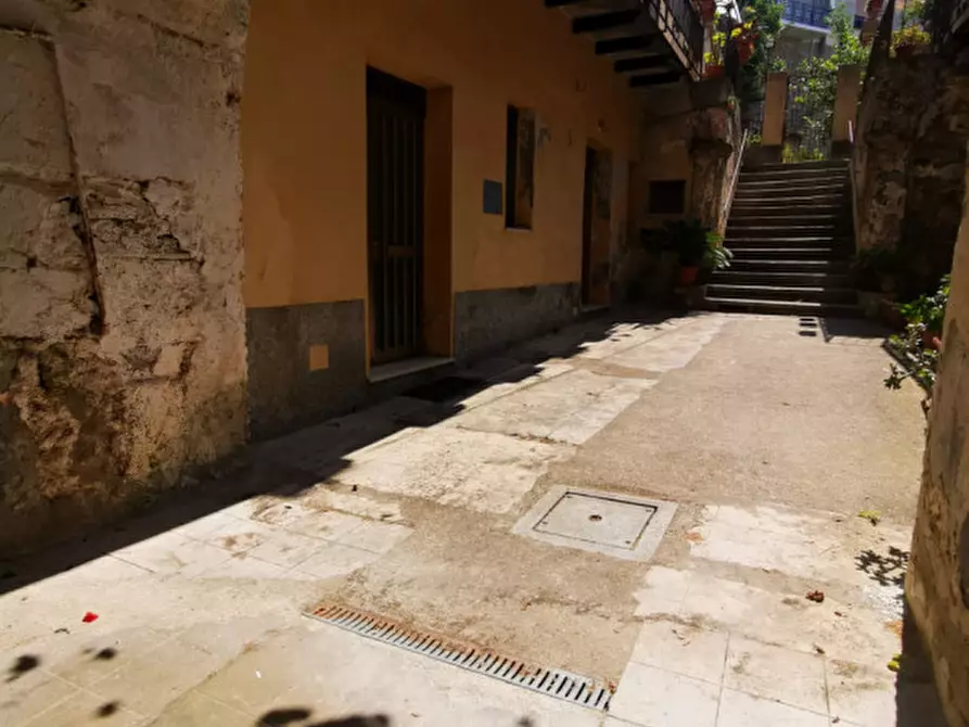 Immagine 3 di Palazzo in vendita  in Via Guglielmo Pepe a Catanzaro