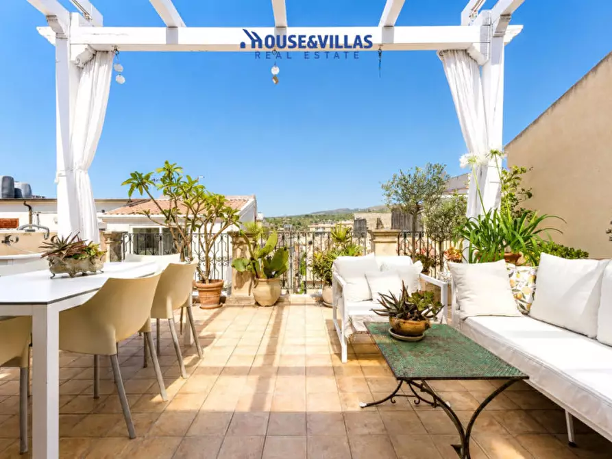 Immagine 1 di Casa indipendente in vendita  in Via Gian Battista Vico a Noto