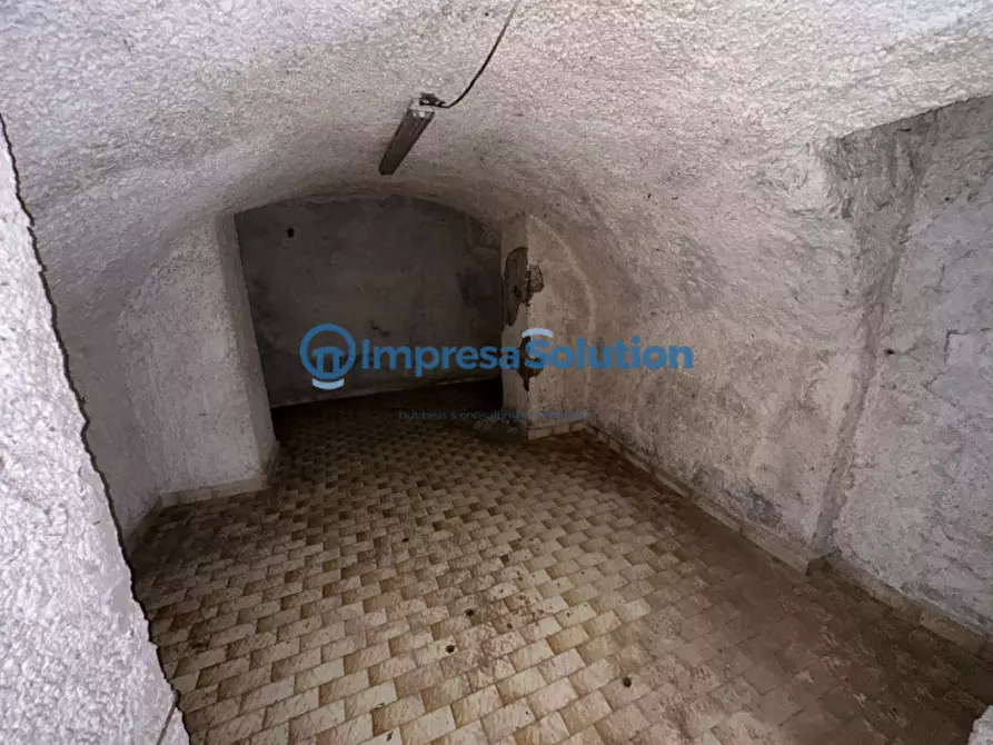 Immagine 11 di Negozio in affitto  in Via Concezio Muzy a Napoli