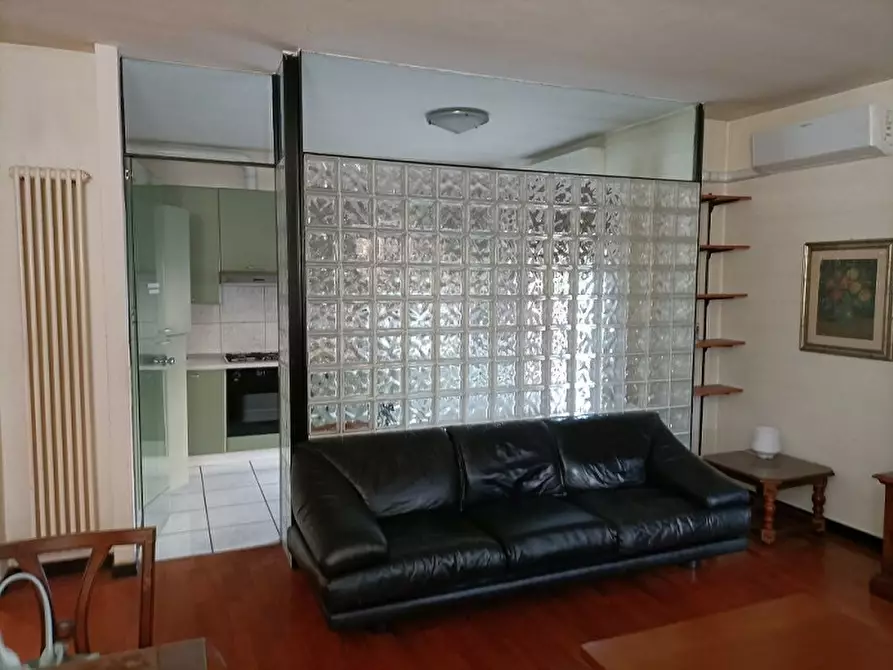 Immagine 6 di Appartamento in vendita  in Via Orazio, 40 a Parma