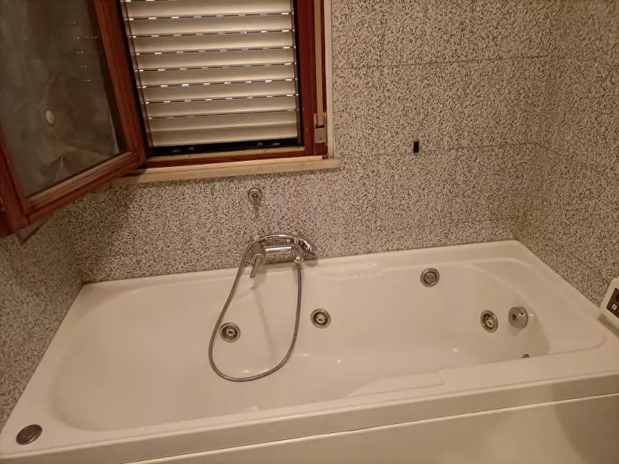 Immagine 18 di Appartamento in vendita  in Via Orazio, 40 a Parma