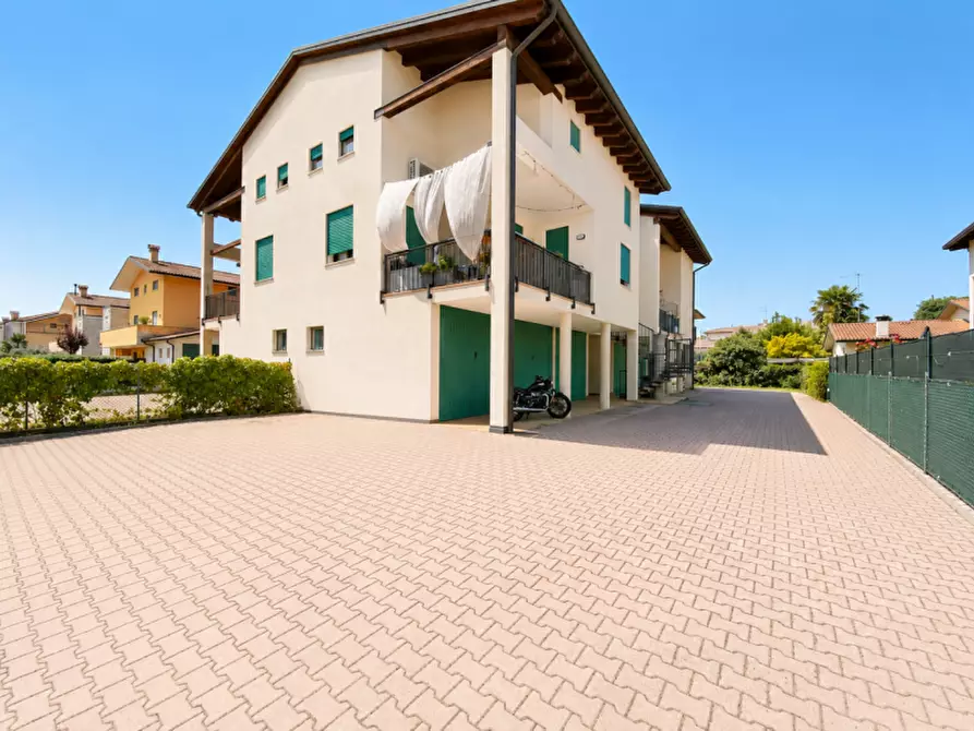 Immagine 1 di Appartamento in vendita  in Via Generale Carlo Alberto dalla Chiesa a Bolzano Vicentino