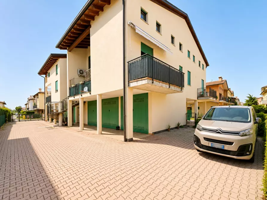 Immagine 2 di Appartamento in vendita  in Via Generale Carlo Alberto dalla Chiesa a Bolzano Vicentino
