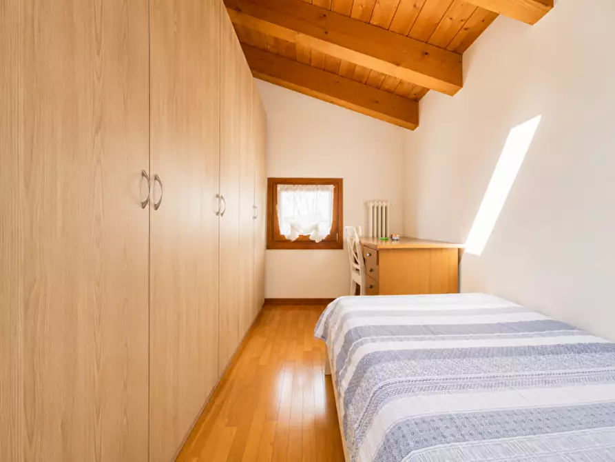Immagine 29 di Appartamento in vendita  in Via Generale Carlo Alberto dalla Chiesa a Bolzano Vicentino