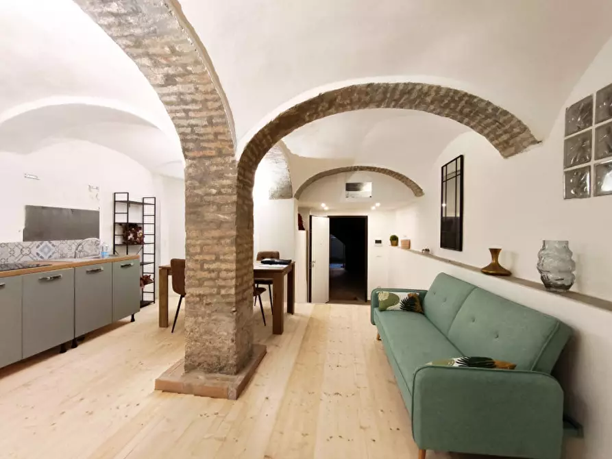 Immagine 1 di Appartamento in vendita  in Via Rialto a Bologna