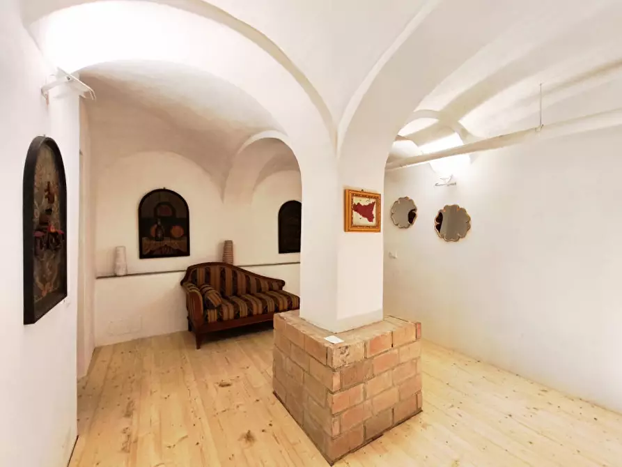 Immagine 12 di Appartamento in vendita  in Via Rialto a Bologna
